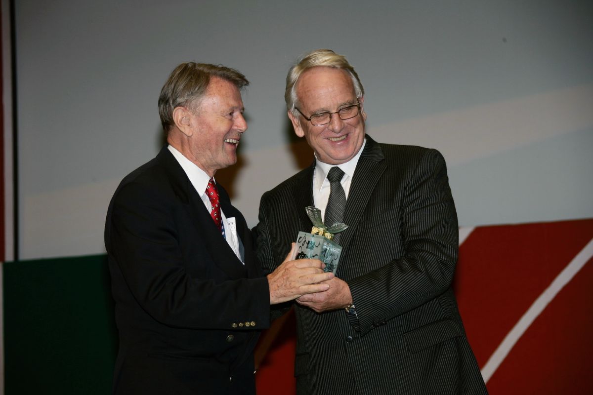 Renaud de Laborderie (Sports journalist, Organizing Committee Member, Secretary of the Prize for the Best Illustrated Sports Book), Henri Sérandour (President, CNOSF)