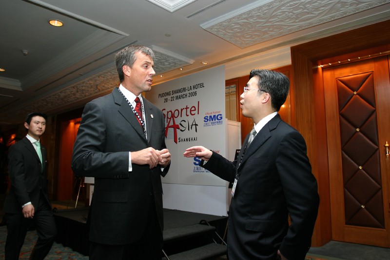 2006 - David Tomatis (Executive Vice President), Li Ruigang (President, SHANGHAI MEDIA GROUP)