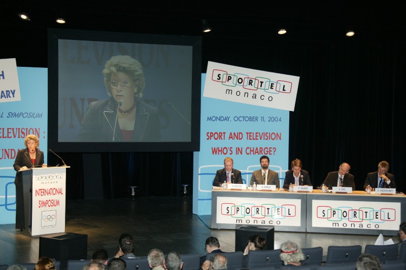 2004 - International Symposium – Sport and television, who’s in charge? Viviane Reding (European Commissioner), Niclas Ericson (Manager Droits média/TV de la FIFA), Bill Sinrich (CEO, TWI), Peter Salmon (Head of sport, BBC), Hansjörg Wirz (President, AEA), Georges Vanderchmitt (CEO, Carat Sport)